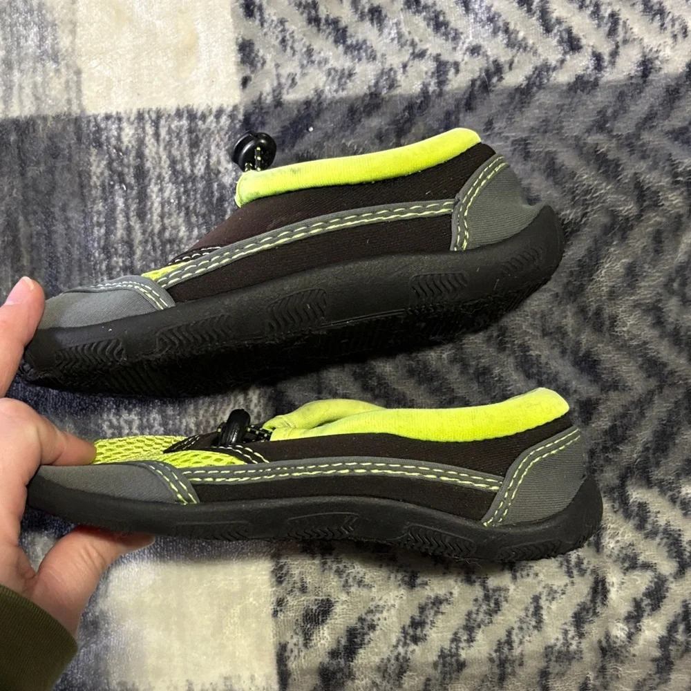 🦋Kids' Lime and Gray Water Shoes